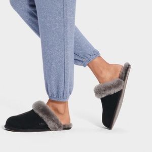 NWOT UGG slippers size 10W